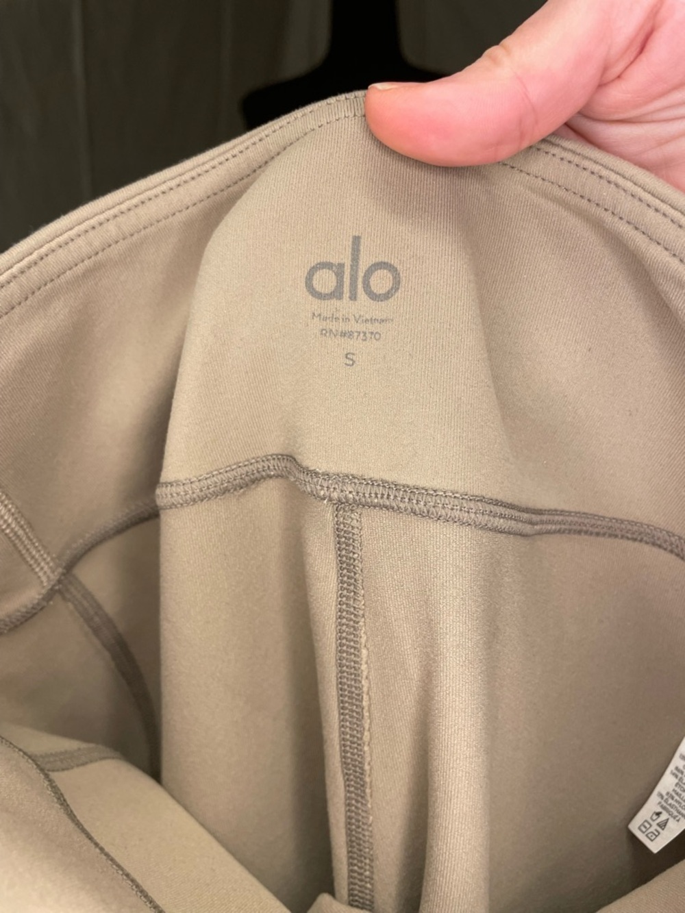 ALO Yoga Sand Gravel Moto Leggings - Neutral Tan - Picture 5 of 12